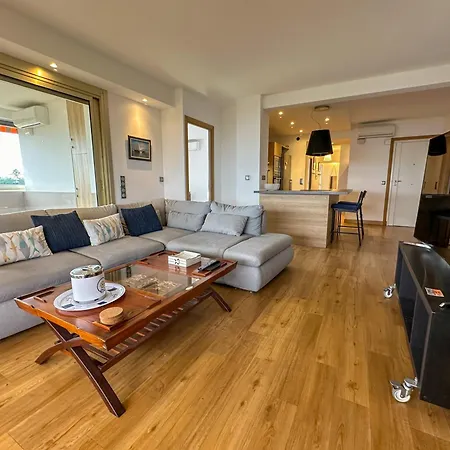 - Sea-view Veranda, Port Vauban Daire